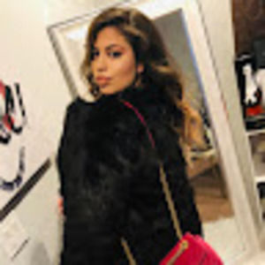 Meet your Posher, Dina